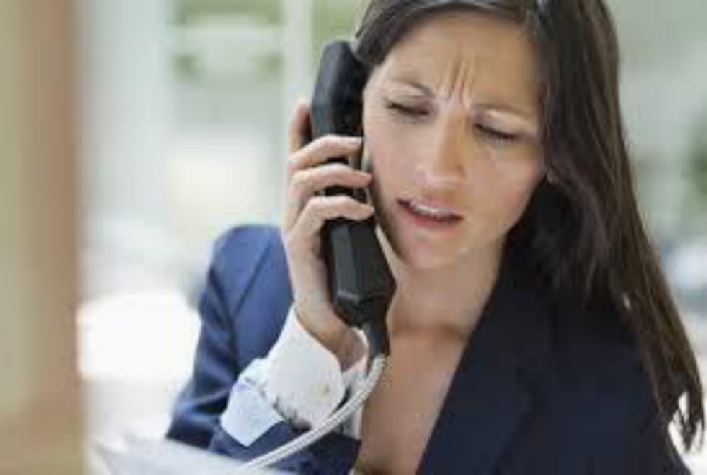 Мужик с телефоном. He made a call. Человек с телефоном на улице. Мужчина с телефоном. Мужчина говорит.