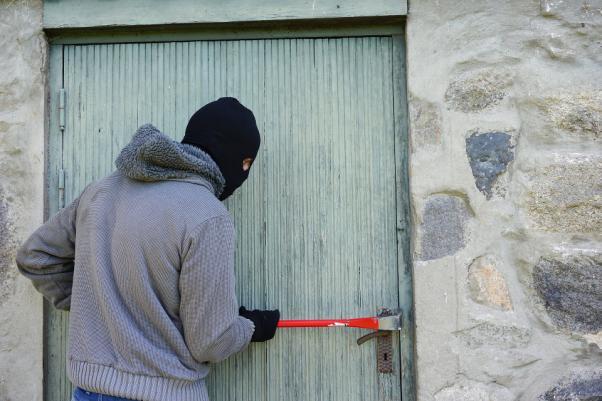 How-to-scare-burglars-away