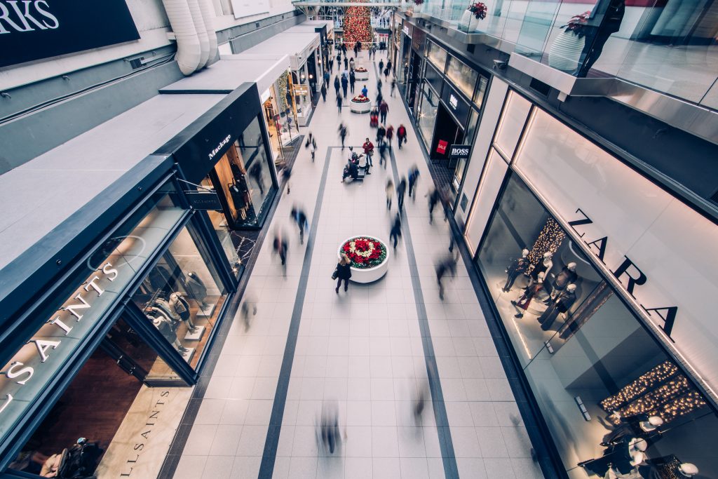 What to Look for When Hiring Security Guards for a Mall?