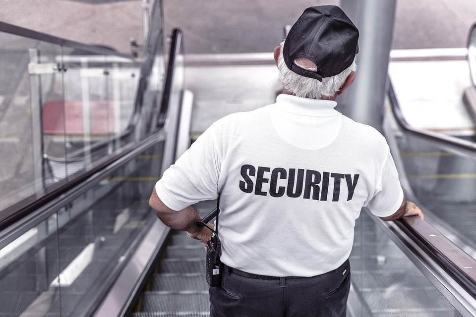 What To Look For When Hiring Security Guards For A Mall?
